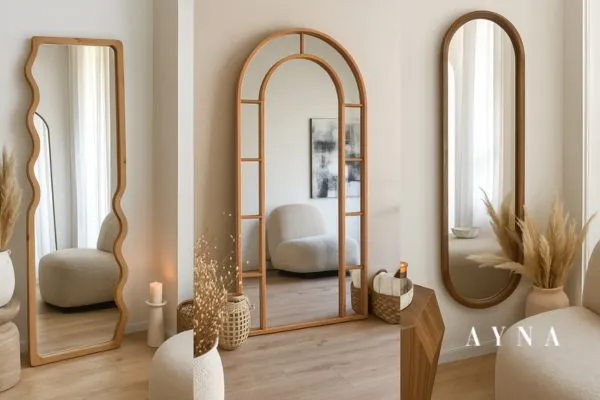 آینه با قاب چوبی